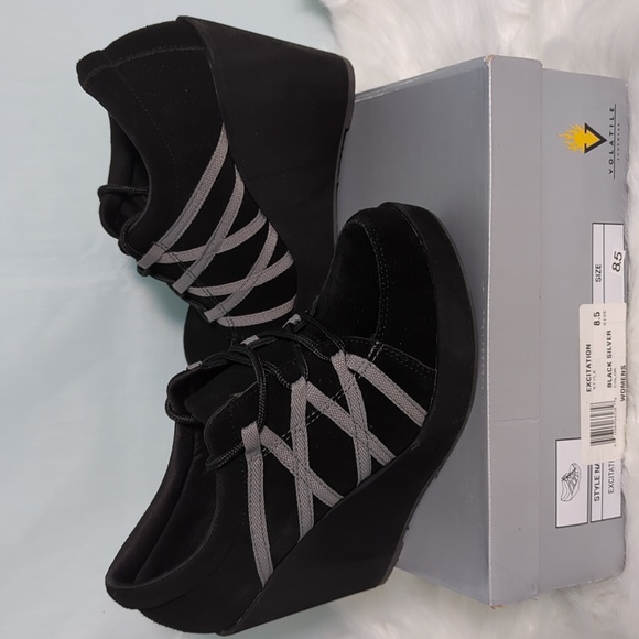 Volatile High Heel Sneakers NIB - Picture 4 of 6